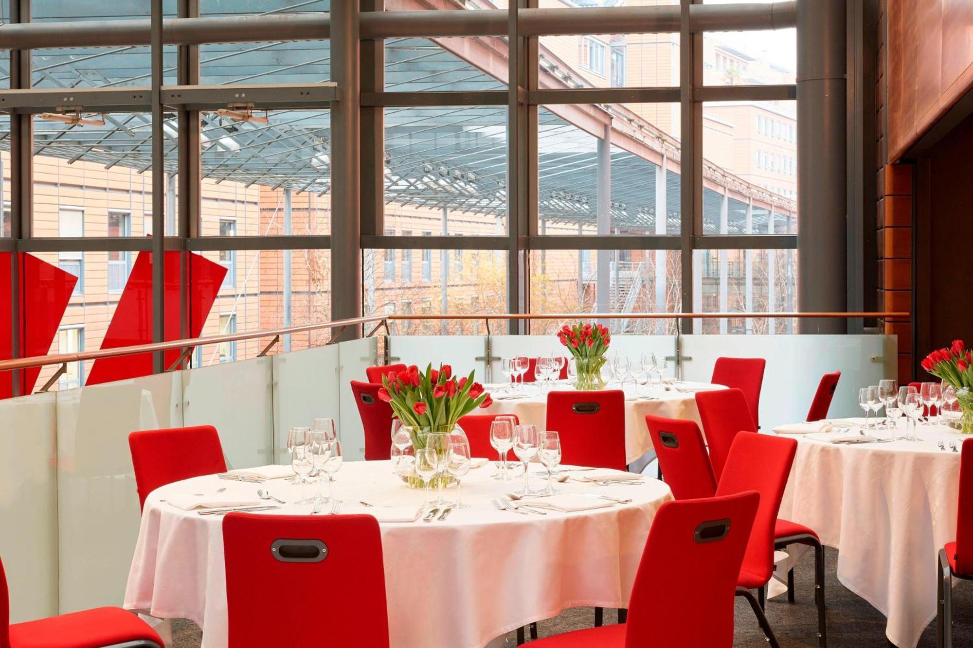 Hotel Marriott Cite Internationale 4*