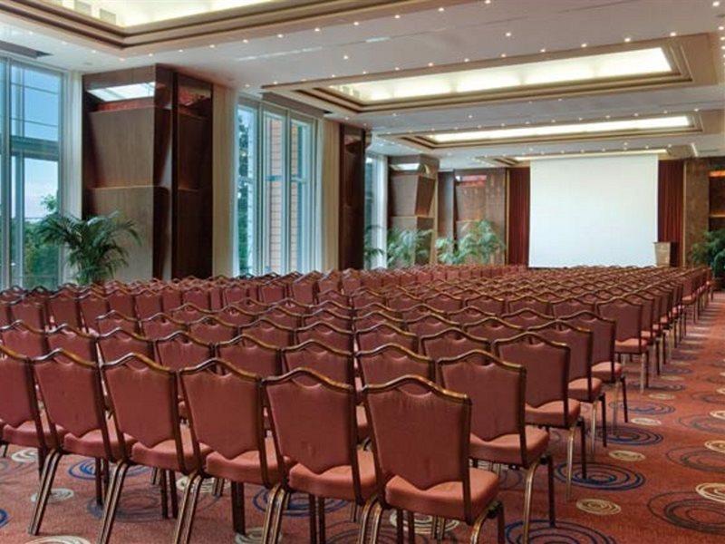 Marriott Cite Internationale Hotel 4*